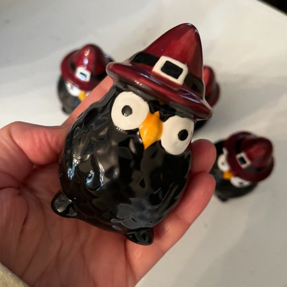 Owl Salt and Pepper Shaker Set of 4 with Two Holes Each and Rubber Stoppers (x) - Picture 3 of 11